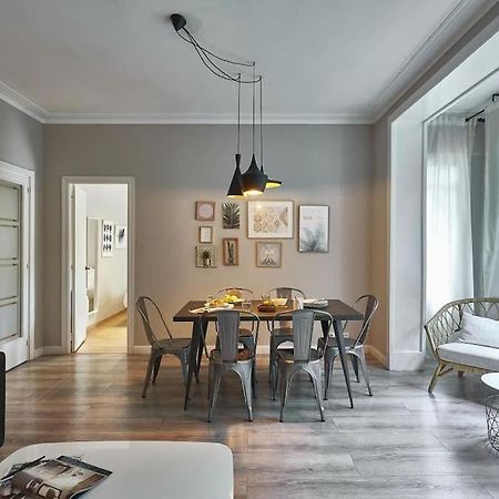 Magnificent 4 Bedroom Apartment In Eixample บาร์เซโลนา ภายนอก รูปภาพ