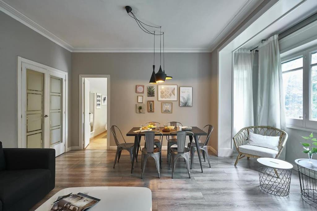 Magnificent 4 Bedroom Apartment In Eixample บาร์เซโลนา ภายนอก รูปภาพ